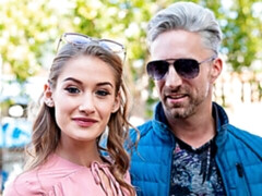 1 man 2 vrouwen, Handbeurt, Zoenen, Natuurlijke tieten, Geschoren, Kort haar, Tiener, Trio