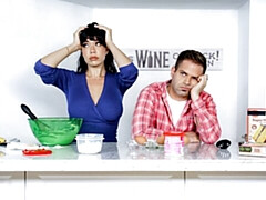 Gros cul, Grosse bite, Gros seins, Sucer une bite, Brunette brune, En levrette, Mère que j'aimerais baiser, Nénés