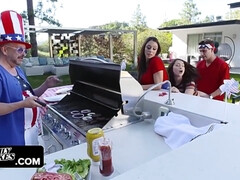 お尻, 美女, デカ尻, デカチン, 巨乳な, 手コキする, 三人, オッパイの