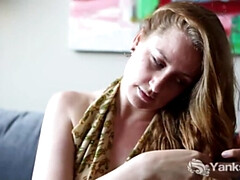 Yanks Nichole&rsquo;s Closed Leg Orgasm