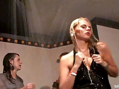 茶髪の, グループ, Hd, レズビアン, 下着, パーティ, シャワー, タトゥー