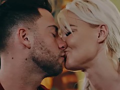 Tetas grandes, Rubia, Corridas faciales, Sexo duro, Lamidas, Madres para coger, Al aire libre, Estrella porno