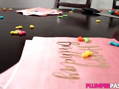 ぽっちゃり, デカパイ, 手コキする, ハードコア, 自家製, 異人種間, 淫乱熟女