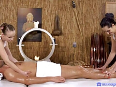 69 negenenzestig, Sperma shot, Sperma in gezicht, Handbeurt, Masseren, Kut duiken, Trio, Nat