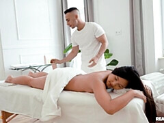 Grosser schwanz, Blasen, Braunhaarige, Hundestellung, Natürlichen titten, Jungendliche (18+), Thai, Titten