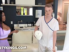 Grote mammen, Diep in de keel, Gezichtzitten, Voeten, Voetbeurt, Hardcore, Masseren, Olie