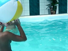 Morena, Semen en la boca, Checa, Garganta profunda, Grupo, Hd, Piscina, Tetas