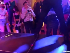お尻, 黒人, 茶髪の, 着衣女と全裸男, 女, オージー, パーティ, スインガー