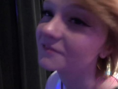 Amateur, Doigter, Petite amie, Orgasme, De plein air, Petite femme, Pov, Public