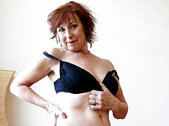 Leie, Wohlbeleibte schöne frauen, Grosse titten, Fingern, Masturbation, Rotschopf, Solo, Entkleiden
