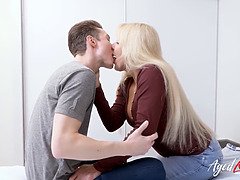 ブロンド, エロ熟女, なめる, 熟年, オーガズム, ラフ, 叫ぶ, 妻