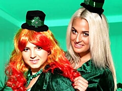 Tetas grandes, Besar, Lesbiana, Lamidas, Masturbación, Afeitado, Flaco, Estriptis