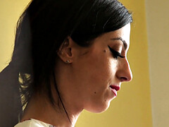 Blasen, Braunhaarige, Kehlenfick, Kleid, Küssen, Nippel, Tätowierung, Spanner