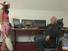 Grote mammen, Pijpbeurt, Bruinharig, Diep in de keel, Likken, Masturbatie, Kantoor, Doordringend