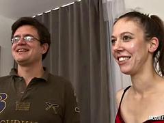 In den arsch, Grosser schwanz, Braunhaarige, Gehörnter ehemann, Doppelpenetration, Französisch, Lingerie, Flotter dreier
