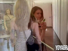 Kont, Diep in de keel, Flashing, Natuurlijke tieten, Gezichtspunt, Anaal likken, Tatoeage, Tieten likken