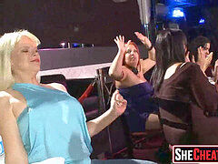 Amateur, Grosse bite, Noire, Homme nu et filles habillées, Femme couguar, Orgie, Fête, Adolescente