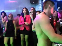 素人, ブロンド, 着衣女と全裸男, グループ, Hd, 異人種間, 淫乱熟女, パーティ