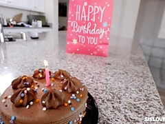 Brunette brune, Femelle, Fétiche, Fétiche des pieds, Orgasme, Maigrichonne, Fessée, Nénés