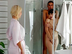 Gros cul, Grosse bite, Gros seins, Sucer une bite, En levrette, Maigrichonne, Adolescente, Plan cul à trois