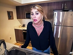 Enthousiasteling, Grote kont, Grote mammen, Pijpbeurt, Flexibiel, Moeder die ik wil neuken, Gezichtspunt, Tatoeage