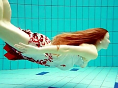 18 ans, Gros seins, Femelle, De plein air, Piscine, Public, Solo, Serré