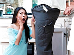 Aziatisch, Grote kont, Grote lul, Pijpbeurt, Bruinharig, Hondjeshouding, Tiener, Tieten likken