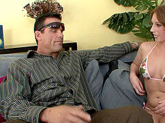 Grosser arsch, Grosser schwanz, Blasen, Aufs gesicht abspritzen, Lecken, Muschi, Rasiert, Ablutschen