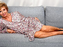 デカ尻, ブロンド, 指いじり, オナニー, 熟年, 淫乱熟女, ショートヘア, ストリッピング