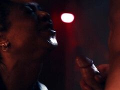 Gros seins, Noire, Sucer une bite, Brunette brune, Bâillonner, Branlette thaïlandaise, Interracial, Plan cul à trois