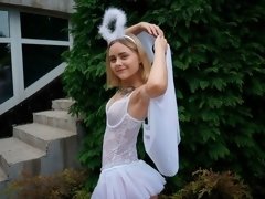 Blond, Pijpbeurt, Sperma in mond, Hondjeshouding, Handbeurt, Likken, Kousen, Speelgoed