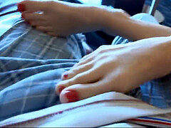 デカチン, フェラチオ, 彼氏, 茶髪の, 中出し, 足コキ, 手コキする