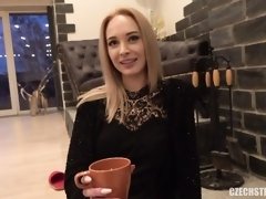 Cul, Blonde, En levrette, Doigter, Branlette thaïlandaise, Pov, Rasée, Dénudage
