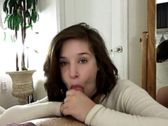 Gros cul, Sucer une bite, Brunette brune, Éjaculer dans la bouche, Femelle, Pov, Avaler, Adolescente