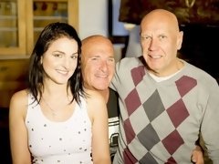 Kont, Bruinharig, Dubbele penetratie, Handbeurt, Man man vrouw, Geschoren, Trio, Tieten likken