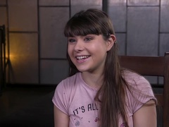 Gebondenheid, Bruinharig, Leer, Natuurlijk, Pijn, Slet, Slikken, Vibrator