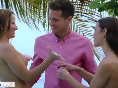 Брюнетки, Две девушки, Секс без цензуры, Хд, Натуральные сиськи, Киски, Наездница, Втроем