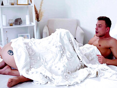 お尻, カップル, ヨーロピアン, 小柄, ピアス, ショートヘア, ヒモパン, 濡れ