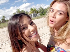 Жопа, Красотки, Большие сиськи, Блондинки, Поцелуи, Лесбиянка, Натуральные сиськи, Киски