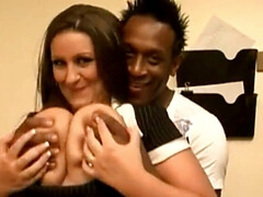 ぽっちゃり, デカチン, 黒人, 巨大, 淫乱熟女, 天然, 自然山雀, オッパイの