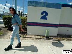 Amateur, Brunette brune, Bus, Jeans, De plein air, Softcore