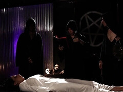 Bondage domination sadisme masochisme, Sucer une bite, Brunette brune, Éjaculer dans la bouche, Queue, Partouze, Hd, Plan cul à trois