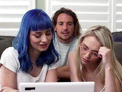 18 ans, Sucer une bite, Tir de sperme, Branlette thaïlandaise, Actrice du porno, Pov, Suçant, Adolescente