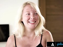 Gros cul, Gros seins, Lesbienne, Léchez, Seins naturels, Chatte, Réalité, Plan cul à trois