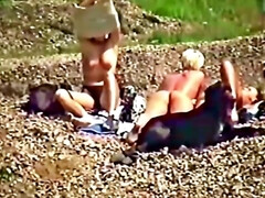 Nana, Plage, Gros seins, Brunette brune, Allemand, Fait maison, Maman, De plein air