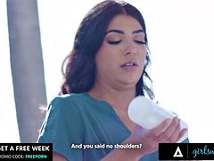 Lieveling, Bruinharig, Vingeren, Interraciaal, Likken, Masseren, Olie, Tieten likken