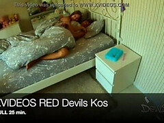 Sucer une bite, Brunette brune, En gros plan de très près, Tir de sperme, Fait maison, Seins naturels, Nénés, Épouse