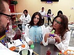 18 jahre, Grosser arsch, Blasen, Hundestellung, Frau frau mann, Natürlichen titten, Jungendliche (18+), Titten