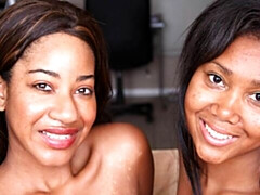 Tetas grandes, Besar, Lesbiana, Lamidas, Lencería, Masturbación, Madres para coger, Coño