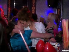 茶髪の, 衣服着たままセックス, ダンス, チン, バック, 眼鏡, ハードコア, 下着